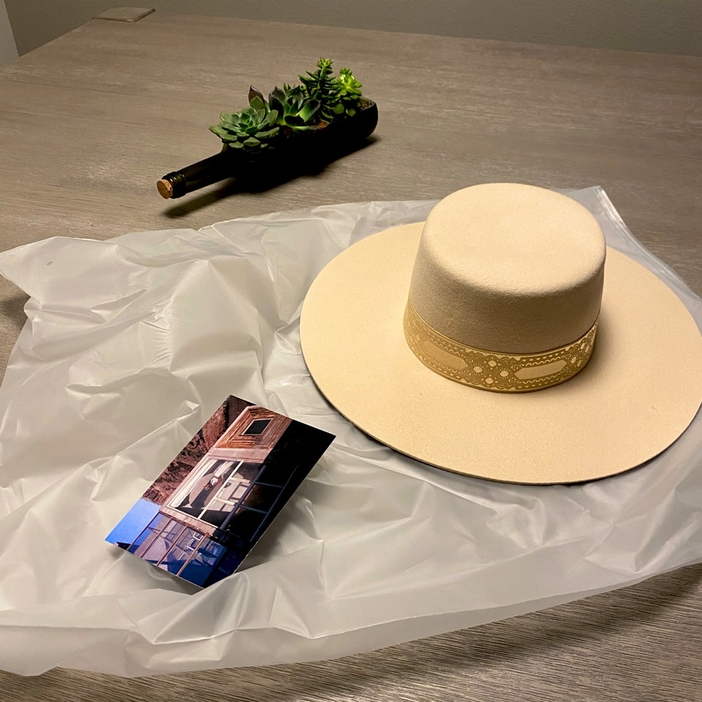 “Sierra” Lack of Color hat - beige